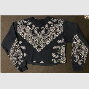 Cropped Bandana Print Sweatshirt